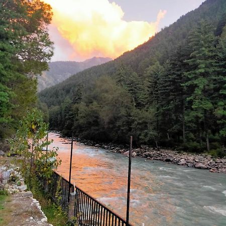 The White House Hotel Kasol Exterior foto